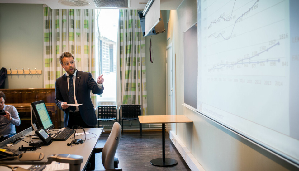 Torbjørn Røe Isaksen er glad for vekst i søkertall til høyere utdanning. Foto: Skjalg Bøhmer Vold