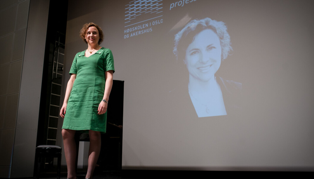 Anne Gerd Granås er en av flere nye kvinnelige professorer ved Høgskolen i Oslo og Akershus det siste året. Torsdag ble hun hedret sammen med tre andre kvinner og tre menn som alle har rykket opp til professor eller dosent. Foto: Skjalg Bøhmer Vold Anne Gerd Granås er en av flere nye kvinnelige professorer ved Høgskolen i Oslo og Akershus det siste året. Torsdag ble hun hedret sammen med tre andre kvinner og tre menn som alle har rykket opp til professor eller dosent. Foto: Skjalg Bøhmer Vold