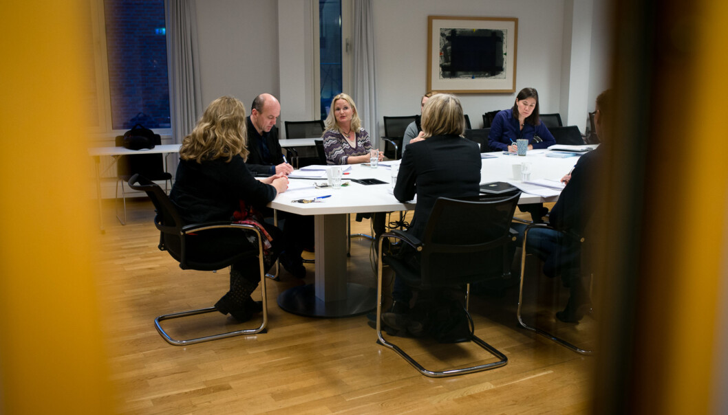 NIFU anbefaler å slå sammen sentrale utvalg på HiOA til et nytt strategisk høgskoleutvalg. Her fra første møte mellom NIFU og høgskoleledelsen. Foto: Skjalg Bøhmer Vold NIFU anbefaler å slå sammen sentrale utvalg på HiOA til et nytt strategisk høgskoleutvalg. Her fra første møte mellom NIFU og høgskoleledelsen. Foto: Skjalg Bøhmer Vold