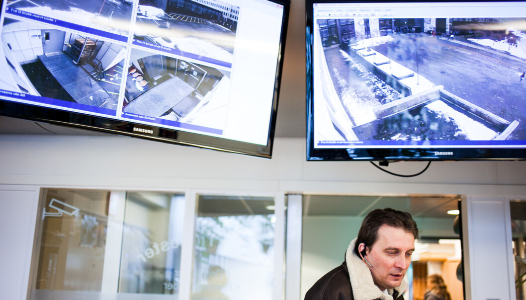Overvåknings- og adgangskontrollsystemet som er i bruk på campus Kjeller skal også installeres på resten av HiOA de neste to årene. Da blir flere personopplysninger registrert om hver enkelt ansatt og student, men alt skal skje etter boka, sier brannvern- og sikkerhetsleder ved høgskolen, Odd Harald Johansen. Foto: Patrick de Silva Sæther Overvåknings- og adgangskontrollsystemet som er i bruk på campus Kjeller skal også installeres på resten av HiOA de neste to årene. Da blir flere personopplysninger registrert om hver enkelt ansatt og student, men alt skal skje etter boka, sier brannvern- og sikkerhetsleder ved høgskolen, Odd Harald Johansen. Foto: Patrick de Silva Sæther