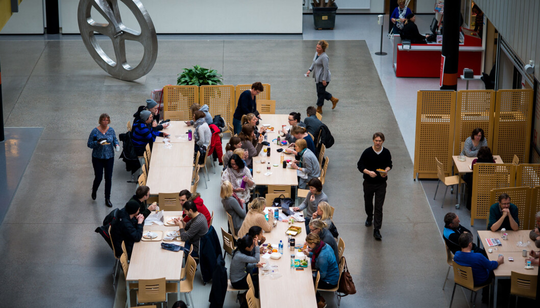 Kantinen på Kjeller har mange sitteplasser, et godt utvalg av varer, men et relativt lite salgsareal. Foto: Skjalg Bøhmer Vold Kantinen på Kjeller har mange sitteplasser, et godt utvalg av varer, men et relativt lite salgsareal. Foto: Skjalg Bøhmer Vold