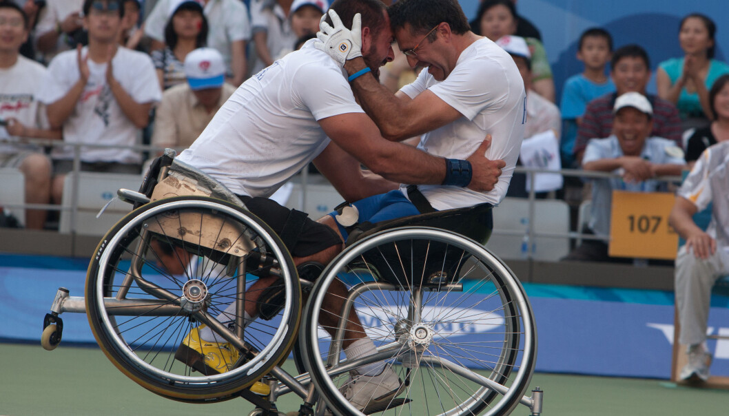 Michael Jeremiasz og Stephane Houdet fra Frankrike har akkurat vunnet gull i rullestoltennis, double, under paralympics i Bejing i 2008. Foto: Eli Didriksen Michael Jeremiasz og Stephane Houdet fra Frankrike har akkurat vunnet gull i rullestoltennis, double, under paralympics i Bejing i 2008. Foto: Eli Didriksen