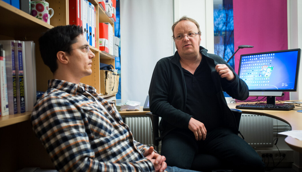 Matematikkprofessor Lars Tuset (t.h.) og førsteamanuensis Simen Bræck representerer gruppen realfagsansatte ved ingeniørutdanningene som mener at det realfaglige kompetansenivået ved fakultetet er i ferd med å bli alarmerende. Matematikkprofessor Lars Tuset (t.h.) og førsteamanuensis Simen Bræck representerer gruppen realfagsansatte ved ingeniørutdanningene som mener at det realfaglige kompetansenivået ved fakultetet er i ferd med å bli alarmerende.