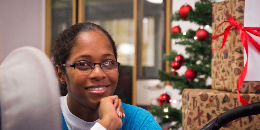 Kim Pierre (35) fra Republikken Trinidad og Tobago vil veldig gjerne oppleve hvordan nordmenn feirer jul og tar gjerne imot en invitasjon i løpet av juleferien. Hun tar en master i Early Childhood Education and Care på HiOA. Foto: Ismail Yasir Özkan Kim Pierre (35) fra Republikken Trinidad og Tobago vil veldig gjerne oppleve hvordan nordmenn feirer jul og tar gjerne imot en invitasjon i løpet av juleferien. Hun tar en master i Early Childhood Education and Care på HiOA. Foto: Ismail Yasir Özkan