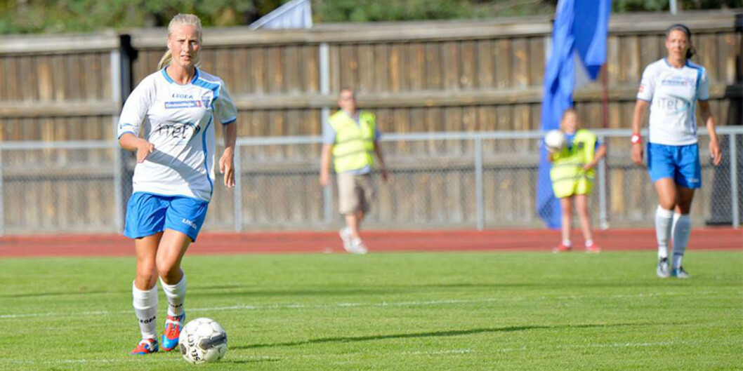 Lidenskapelig opptatt av fotball yter journaliststudent Anja Sønstevold sitt ytterste for å nå målet om å leve av sporten. Foto: Jan Wang Lidenskapelig opptatt av fotball yter journaliststudent Anja Sønstevold sitt ytterste for å nå målet om å leve av sporten. Foto: Jan Wang