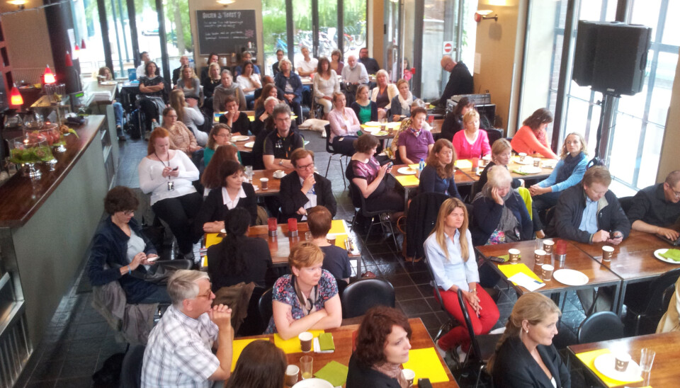 Fullt på Fyrhuset da Morten Tellefsen lanserte sin bok om universell utforming av nettsider onsdag. Foto: Hege Larsen