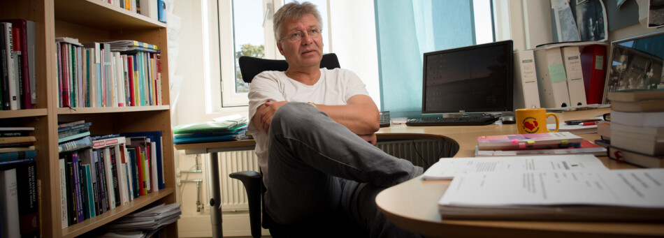 -- Hvis Curt Rice er for «av-kolonialisering», hvorfor er han så ivrig på vegne av det engelske språk? Er det ikke den gamle kolonimaktens språk, spør Pål Veiden på OsloMet. Foto: Skjalg Bøhmer Vold -- Hvis Curt Rice er for «av-kolonialisering», hvorfor er han så ivrig på vegne av det engelske språk? Er det ikke den gamle kolonimaktens språk, spør Pål Veiden på OsloMet. Foto: Skjalg Bøhmer Vold