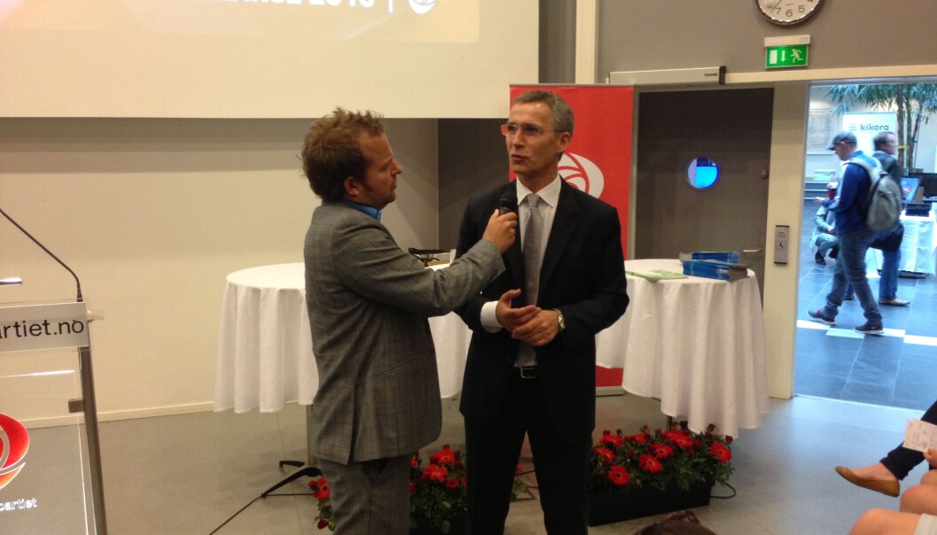 Statsminister Jens Stoltenberg fikk spørsmål fra møteleder Styrk Fjærtoft Trondsen etter at han hadde åpnet dagens konferanse om skolens digitale framtid. Konferansen er arrangert av Arbeiderpartiet på HiOA. Foto: Eva Tønnessen Statsminister Jens Stoltenberg fikk spørsmål fra møteleder Styrk Fjærtoft Trondsen etter at han hadde åpnet dagens konferanse om skolens digitale framtid. Konferansen er arrangert av Arbeiderpartiet på HiOA. Foto: Eva Tønnessen