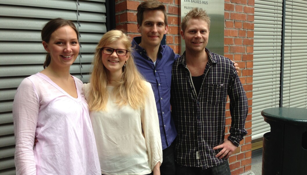 Masterstudentene fra Universitetet i Oslo har kartlagt høgskolestudentenes holdninger til teknologi. Tirsdag presenterte Pia C. Garborg, Sofie R. Carlsen, Petter H. Granaas og Daniel N. Lund resultatene. Foto: Eva Tønnessen Masterstudentene fra Universitetet i Oslo har kartlagt høgskolestudentenes holdninger til teknologi. Tirsdag presenterte Pia C. Garborg, Sofie R. Carlsen, Petter H. Granaas og Daniel N. Lund resultatene. Foto: Eva Tønnessen