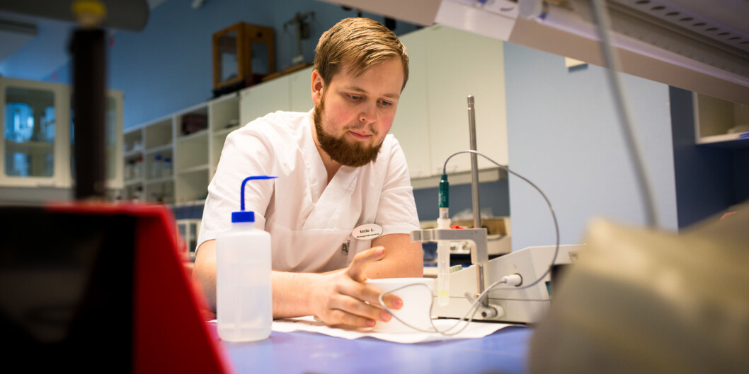 Vetle Nikolai Lundsvoll, leiar i studentrådet <span class="caps">BIFART</span> (Bioingeniør, Farmasi, Radiografi og Tannteknikk), fortel at studentane føler seg så langt som tilskodarar til saken om samanslåing av dei to institutta på helsefag. No forventar dei å bli meir involvert. Foto: Skjalg Bøhmer Vold Vetle Nikolai Lundsvoll, leiar i studentrådet <span class="caps">BIFART</span> (Bioingeniør, Farmasi, Radiografi og Tannteknikk), fortel at studentane føler seg så langt som tilskodarar til saken om samanslåing av dei to institutta på helsefag. No forventar dei å bli meir involvert. Foto: Skjalg Bøhmer Vold