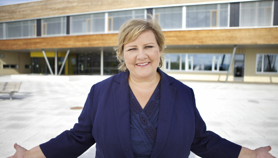 Hvis Erna Solberg (H) og de borgerlige partiene vinner valget til høsten, kan HiOAs vei til universitet bli kronglete. Foto: Høyre