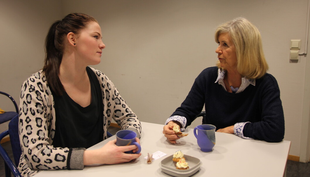 – Dersom dere organiserer det, så skal jeg stille opp gratis for dere her på HiOA. Gi meg beskjed om tid og sted, så skal jeg gi dere et foredrag om hvordan dere kan sette opp en god CV – før dere drar ut i turnus, tilbyr Mette Manus, fysioterapeutstudent Eline Haugen Moen. Foto: Rebekka Nøkling – Dersom dere organiserer det, så skal jeg stille opp gratis for dere her på HiOA. Gi meg beskjed om tid og sted, så skal jeg gi dere et foredrag om hvordan dere kan sette opp en god CV – før dere drar ut i turnus, tilbyr Mette Manus, fysioterapeutstudent Eline Haugen Moen. Foto: Rebekka Nøkling