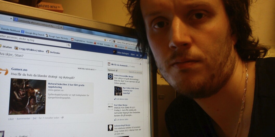 — Det har hendt ved flere anledninger at jeg har sjekket facebook under kjedelige forelesninger, sier masterstudent Stian Buhagen. Foto: Erik Eikedalen — Det har hendt ved flere anledninger at jeg har sjekket facebook under kjedelige forelesninger, sier masterstudent Stian Buhagen. Foto: Erik Eikedalen