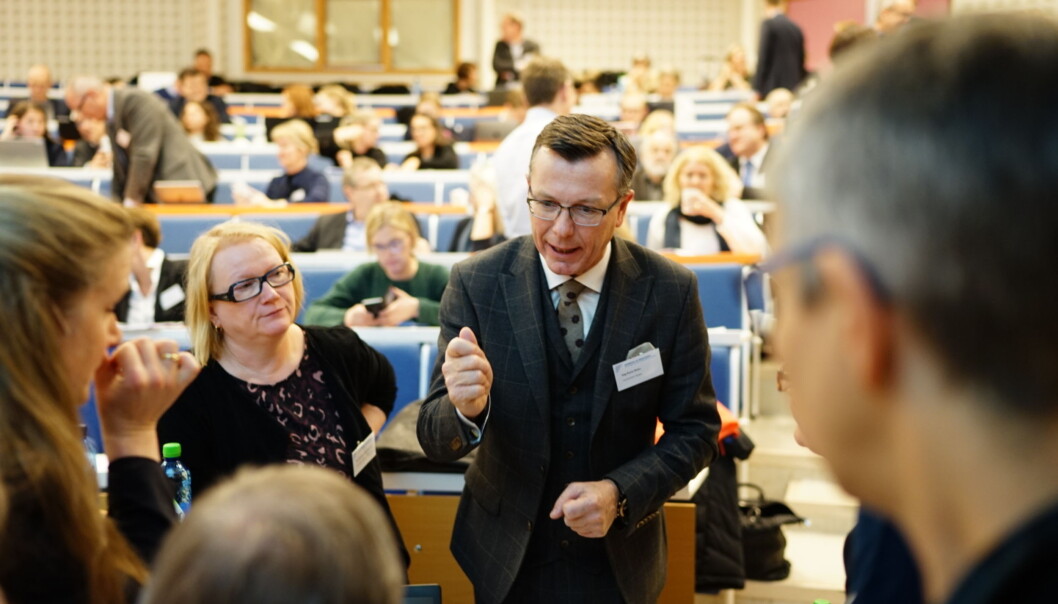 Rektor ved Universitetet i Bergen, Dag Rune Olsen, vil at ansatte skal melde fra om seksuell trakassering. Foto: Ketil Blom Haugstulen Rektor ved Universitetet i Bergen, Dag Rune Olsen, vil at ansatte skal melde fra om seksuell trakassering. Foto: Ketil Blom Haugstulen