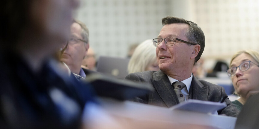 Professor Noralv Veggeland har et snevert syn på forskning, mener UiB-rektor Dag Rune Olsen. Foto: Ketil Blom Haugstulen