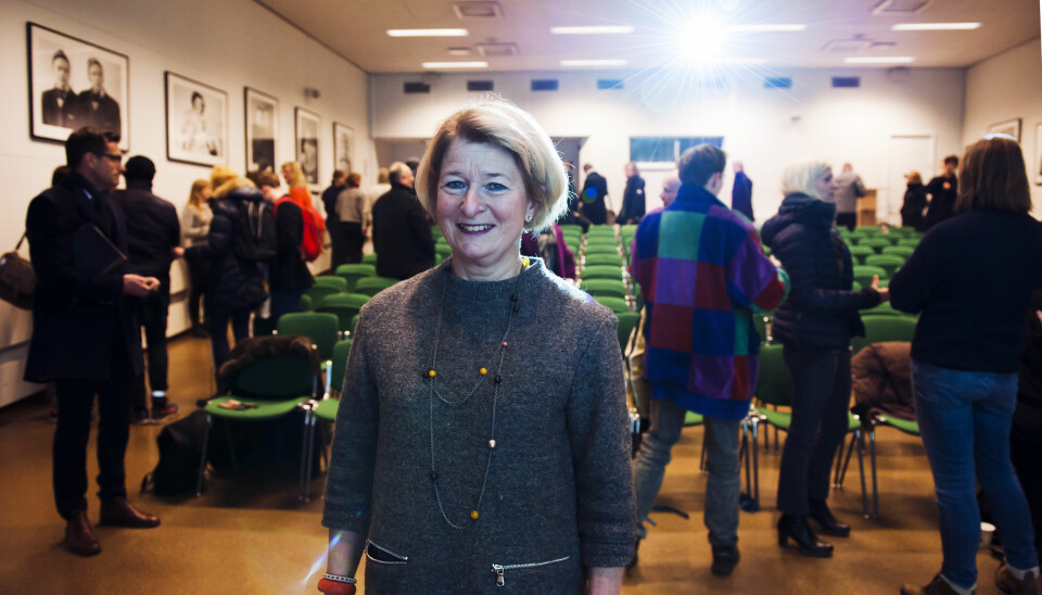 Rektor Anne Husebekk ved UiT møtte ansatte ved Tromsø museum og Kunstfakultetet på et allmøte før jul for å orientere om planene om å utrede sammenslåing.Foto: Adnan Icagic