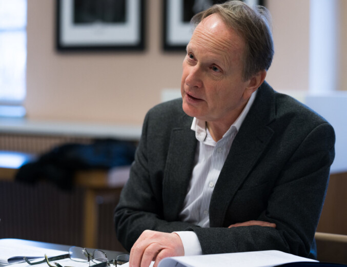 — Vi hadde en diskusjon om bistillinger i advokatfirmaer, som endte med at dette fra 2012 ikke er lov. sier dekan Dag Michalsen ved Det juridiske fakultet, UiO. — Vi hadde en diskusjon om bistillinger i advokatfirmaer, som endte med at dette fra 2012 ikke er lov. sier dekan Dag Michalsen ved Det juridiske fakultet, UiO.