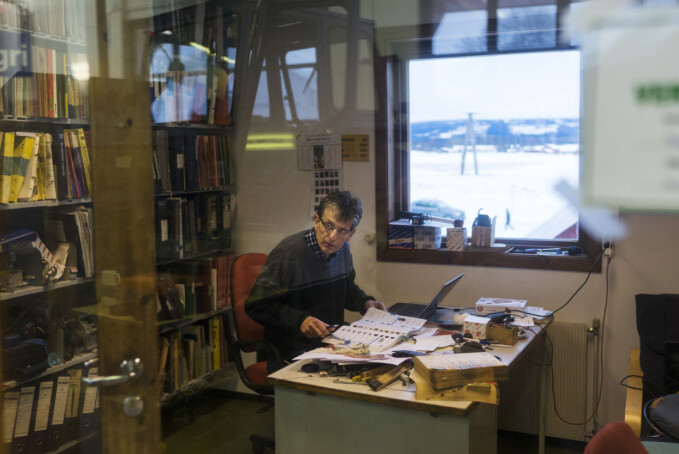 Høgskolelektor Gunnar Øiestad har ingen lyst til å flytte fra Blæstad. Høgskolelektor Gunnar Øiestad har ingen lyst til å flytte fra Blæstad.