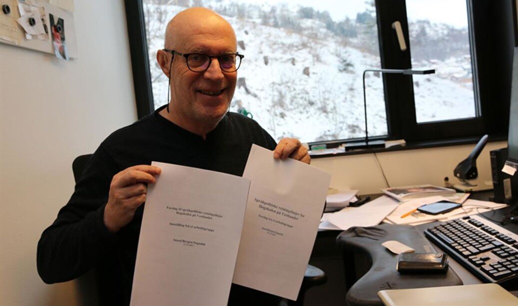 Seniorrådgjevar Georg Arnestad har leia arbeidsgruppa som har kome med forslag til språkpolitiske retningslinjer for Høgskulen på Vestlandet. Foto: Tove Takvam Uglum/HVL. Seniorrådgjevar Georg Arnestad har leia arbeidsgruppa som har kome med forslag til språkpolitiske retningslinjer for Høgskulen på Vestlandet. Foto: Tove Takvam Uglum/HVL.