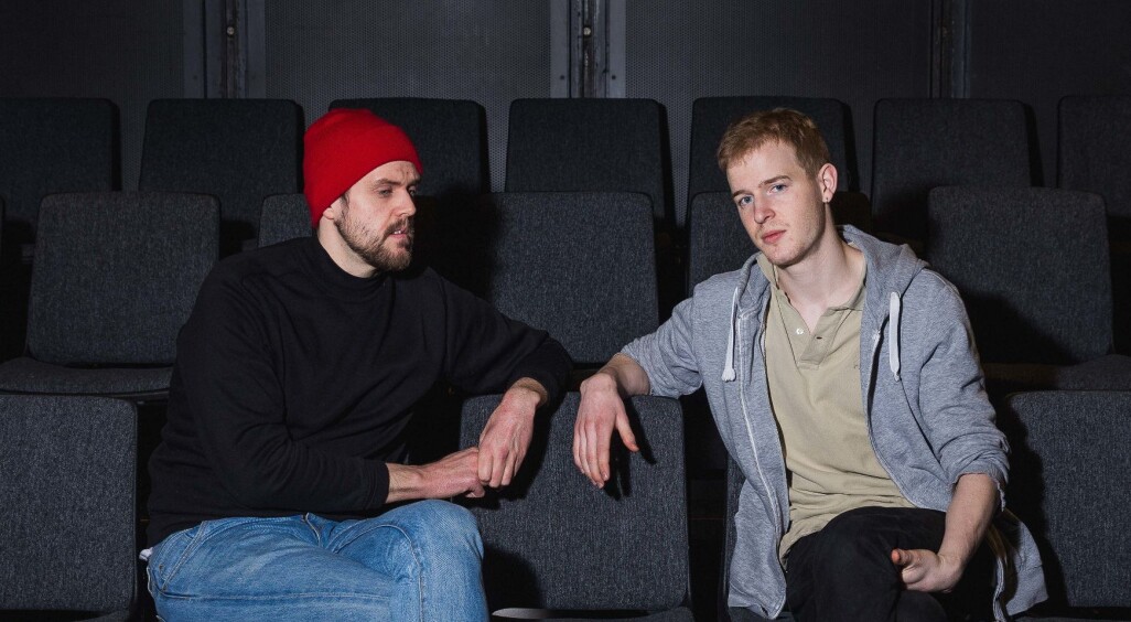 Teaterstudentene Carl Martin Eggesbø og Andreas Tønnesland kjenner ikke til den varslede trakasseringssaken på Kunsthøgskolen i Oslo, men setter pris på opprydningen i bransjen de skal ut i. Foto: Siri Øverland Eriksen Teaterstudentene Carl Martin Eggesbø og Andreas Tønnesland kjenner ikke til den varslede trakasseringssaken på Kunsthøgskolen i Oslo, men setter pris på opprydningen i bransjen de skal ut i. Foto: Siri Øverland Eriksen