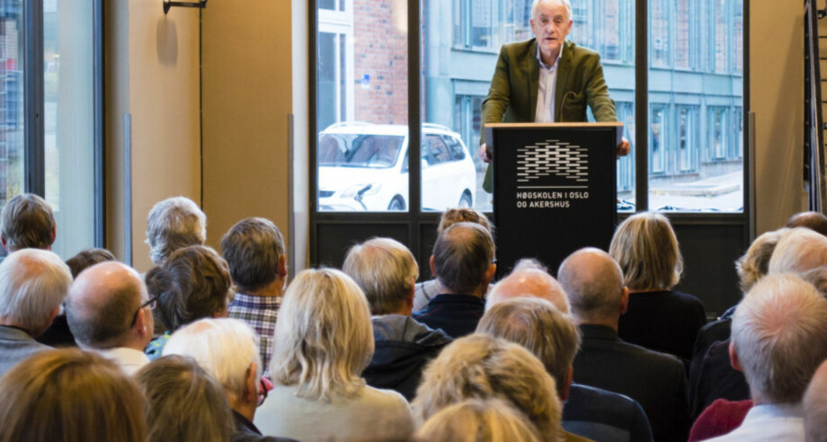 Professor Rune Slagstad og Jan Messel lanserte verket Profesjonshistorier på Høgskolen i Oslo og Akershus 2014. Foto: Petter Egge