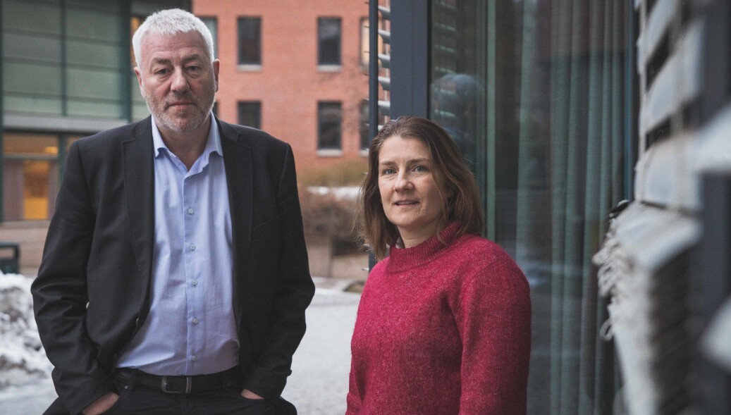 Direktør Tore Hansen og hovedverneombud Marthe Eikum-Tang ved Høgskolen i Oslo og Akershus vil ytterligere senke terskelen for å varsle. Foto: Siri Øverland Eriksen Direktør Tore Hansen og hovedverneombud Marthe Eikum-Tang ved Høgskolen i Oslo og Akershus vil ytterligere senke terskelen for å varsle. Foto: Siri Øverland Eriksen