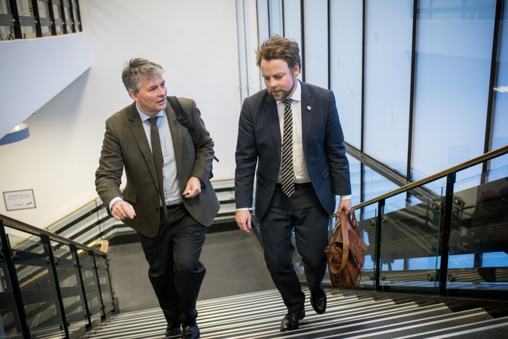 Kunnskapsminister Torbjørn Røe Isaksen (t.h.) og statssekretær Bjørn Haugstad på vei til årets kontaktkonferanse. Foto: Skjalg Bøhmer Vold Kunnskapsminister Torbjørn Røe Isaksen (t.h.) og statssekretær Bjørn Haugstad på vei til årets kontaktkonferanse. Foto: Skjalg Bøhmer Vold