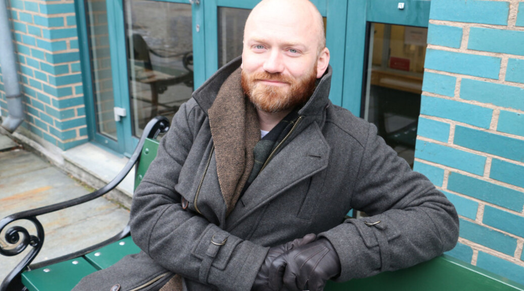 Eirik Vatnøy er førstelektor i retorikk. Han har skrive doktorgrad om Facebook og Twitter som nye retoriske arenaer i den norske offentlegheita. Foto: Hilde Kristin Strand Eirik Vatnøy er førstelektor i retorikk. Han har skrive doktorgrad om Facebook og Twitter som nye retoriske arenaer i den norske offentlegheita. Foto: Hilde Kristin Strand