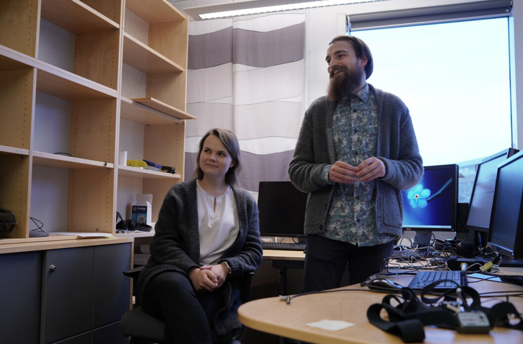 På norsk sier vi som regel «bli rørt», mens man på engelsk kaller det «being touched» eller «moved». Ved Psykologisk institutt på Universitetet i Oslo snakker de om følelsen «kama muta», en følelse som muligens kan gjøre oss flinkere til å hjelpe hverandre. Foto: Ketil Blom Haugstulen På norsk sier vi som regel «bli rørt», mens man på engelsk kaller det «being touched» eller «moved». Ved Psykologisk institutt på Universitetet i Oslo snakker de om følelsen «kama muta», en følelse som muligens kan gjøre oss flinkere til å hjelpe hverandre. Foto: Ketil Blom Haugstulen