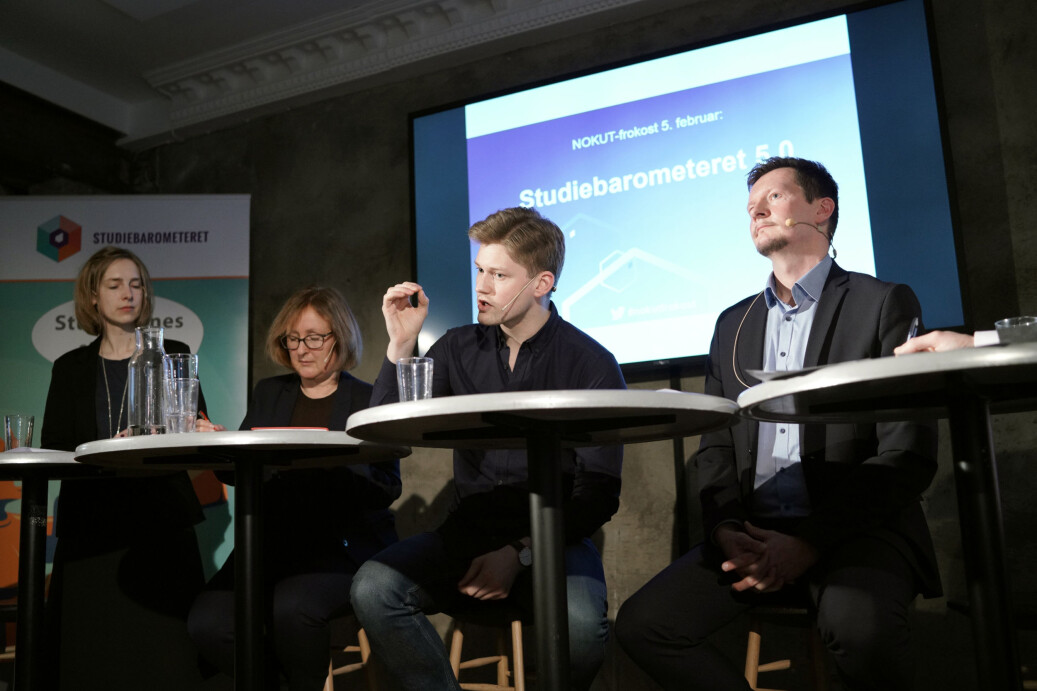 Leder av Norsk studentorganisasjon, Mats Johansen Beldo, mener ledelsen ved universiteter og høgskoler burde gi ansatte beskjed om å veilede mer og bedre. Fra høyre statsråd Iselin Nybø, UiO-prorektor Gro Bjørnerud Mo, NSO-leder Mats Johansen Beldo og NOKUT-direktør Terje Mørland. Foto: Ketil Blom Haugstulen. Leder av Norsk studentorganisasjon, Mats Johansen Beldo, mener ledelsen ved universiteter og høgskoler burde gi ansatte beskjed om å veilede mer og bedre. Fra høyre statsråd Iselin Nybø, UiO-prorektor Gro Bjørnerud Mo, NSO-leder Mats Johansen Beldo og NOKUT-direktør Terje Mørland. Foto: Ketil Blom Haugstulen.