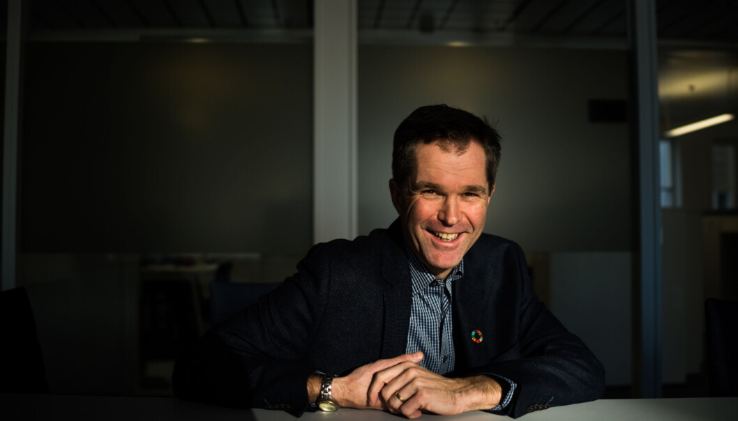 Når det gjelder forskningens bidrag til å løse verdens problemer er det et viktig spørsmål, men å sette opp dette som et formål for forskningen gir ikke bedre forskning – snarere motsatt.
Det er nettopp her Røttingen og hans styringskåte kumpaner kjører forskningen i grøfta, skriver Kristian Bjørkdahl. Foto: David Engmo Når det gjelder forskningens bidrag til å løse verdens problemer er det et viktig spørsmål, men å sette opp dette som et formål for forskningen gir ikke bedre forskning – snarere motsatt.
Det er nettopp her Røttingen og hans styringskåte kumpaner kjører forskningen i grøfta, skriver Kristian Bjørkdahl. Foto: David Engmo