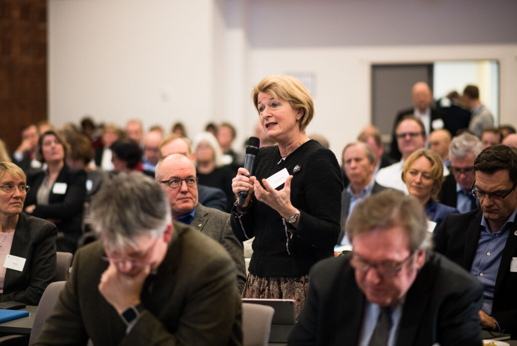 Rektor på UiT, Anne Husebekk, taler på Kunnskapsdepartementets kontaktkonferanse i januar. UiT hadde så sent som i november i fjor ikke registrert noen saker om seksuell trakassering, nå er det sannsynligvis over 25 saker ved universitetet. Foto: Skjalg Bøhmer Vold Rektor på UiT, Anne Husebekk, taler på Kunnskapsdepartementets kontaktkonferanse i januar. UiT hadde så sent som i november i fjor ikke registrert noen saker om seksuell trakassering, nå er det sannsynligvis over 25 saker ved universitetet. Foto: Skjalg Bøhmer Vold