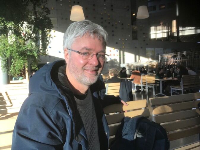 — Tidlig i karrieren tok jeg ikke noe betalt, men etterhvert økte etterspørselen, og jeg ble nødt til å prioritere fritiden, sier Svein Erik Tuastad ved Universitetet i Stavanger. Foto: Tove Lie — Tidlig i karrieren tok jeg ikke noe betalt, men etterhvert økte etterspørselen, og jeg ble nødt til å prioritere fritiden, sier Svein Erik Tuastad ved Universitetet i Stavanger. Foto: Tove Lie