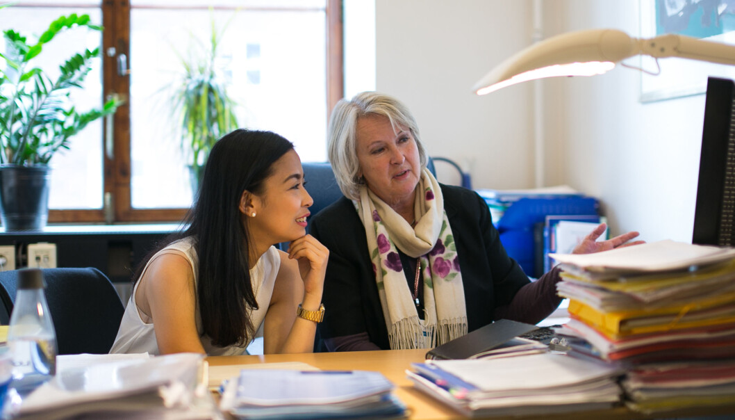 Hannah Catrina Carino- OXLO Mentorprogram deltager i 2015-2016, kull 1 av mentorprogrammet. Hun er tidligere student ved NMBU og har masterutdanning i miljø og naturressurser.
Her sammen med Tone Skodvin- ansvarlig for OXLO Mentorprogram ved Byrådet i Oslo. Foto: Oxlo Hannah Catrina Carino- OXLO Mentorprogram deltager i 2015-2016, kull 1 av mentorprogrammet. Hun er tidligere student ved NMBU og har masterutdanning i miljø og naturressurser.
Her sammen med Tone Skodvin- ansvarlig for OXLO Mentorprogram ved Byrådet i Oslo. Foto: Oxlo