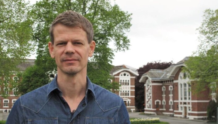 Prorektor Solve Sæbø sier de prøver å lage eksamensoppgaver som gjør at det ikke er lett å jukse. Foto: NMBU. Prorektor Solve Sæbø sier de prøver å lage eksamensoppgaver som gjør at det ikke er lett å jukse. Foto: NMBU.