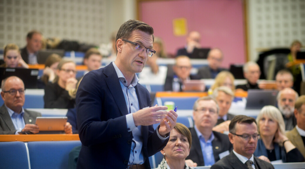 Konstituert universitetsdirektør Jørgen Fossland foreslår å kutte i administrasjonen, men det er universitetsstyret som avgjør saken på sitt møte 8. mars. Foto: Ketil Blom Haugstulen Konstituert universitetsdirektør Jørgen Fossland foreslår å kutte i administrasjonen, men det er universitetsstyret som avgjør saken på sitt møte 8. mars. Foto: Ketil Blom Haugstulen