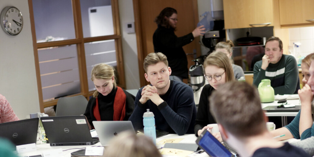 Konklusjonen i dag er at pensum er for dyrt, mener leder i Norsk studentorganisasjon, Mats Beldo, og vil se på mulighetene for å innføre gratis lærebøker også i høyere utdanning. Foto: Ketil Blom Haugstulen Konklusjonen i dag er at pensum er for dyrt, mener leder i Norsk studentorganisasjon, Mats Beldo, og vil se på mulighetene for å innføre gratis lærebøker også i høyere utdanning. Foto: Ketil Blom Haugstulen