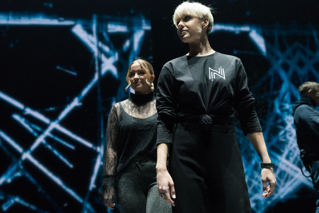 Alexandra Rotan(t.v.) synger på scenen sammen med Stella Mwangi, mens Nicoline Berg Kaasin(t.h.) synger solo under den norske finalen i Melodi Grand Prix. Begge er studenter på OsloMet. Foto: Ketil Blom Haugstulen Alexandra Rotan(t.v.) synger på scenen sammen med Stella Mwangi, mens Nicoline Berg Kaasin(t.h.) synger solo under den norske finalen i Melodi Grand Prix. Begge er studenter på OsloMet. Foto: Ketil Blom Haugstulen