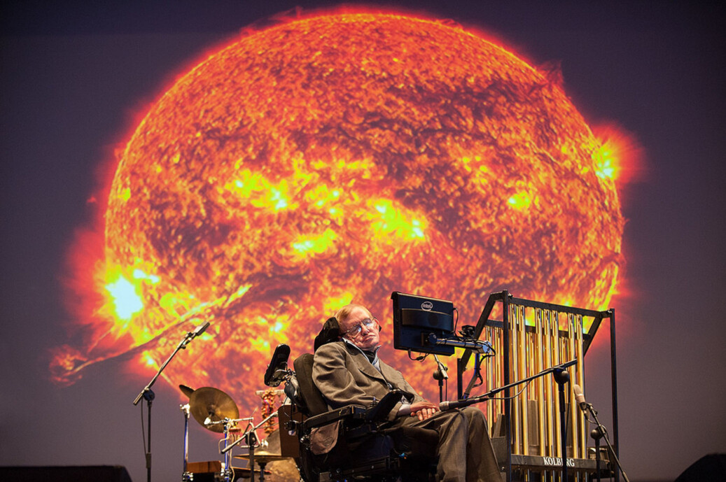 Stephen Hawking har gått bort, 76 år gammel. Her fra et foredrag under STARMUS på Tenerife i 2014. Foto: STARMUS Stephen Hawking har gått bort, 76 år gammel. Her fra et foredrag under STARMUS på Tenerife i 2014. Foto: STARMUS