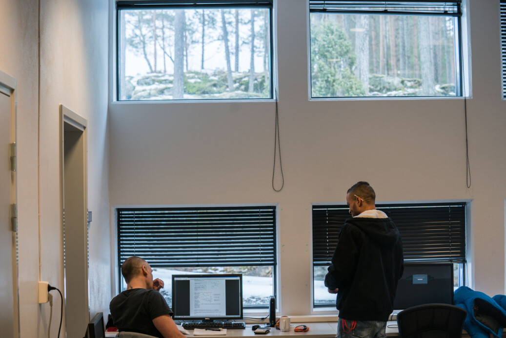 «Rune» og «Andreas» soner hver sin dom på over ti år for alvorlig kriminalitet, og velger å bruke tiden på studier. Foto: David Engmo «Rune» og «Andreas» soner hver sin dom på over ti år for alvorlig kriminalitet, og velger å bruke tiden på studier. Foto: David Engmo
