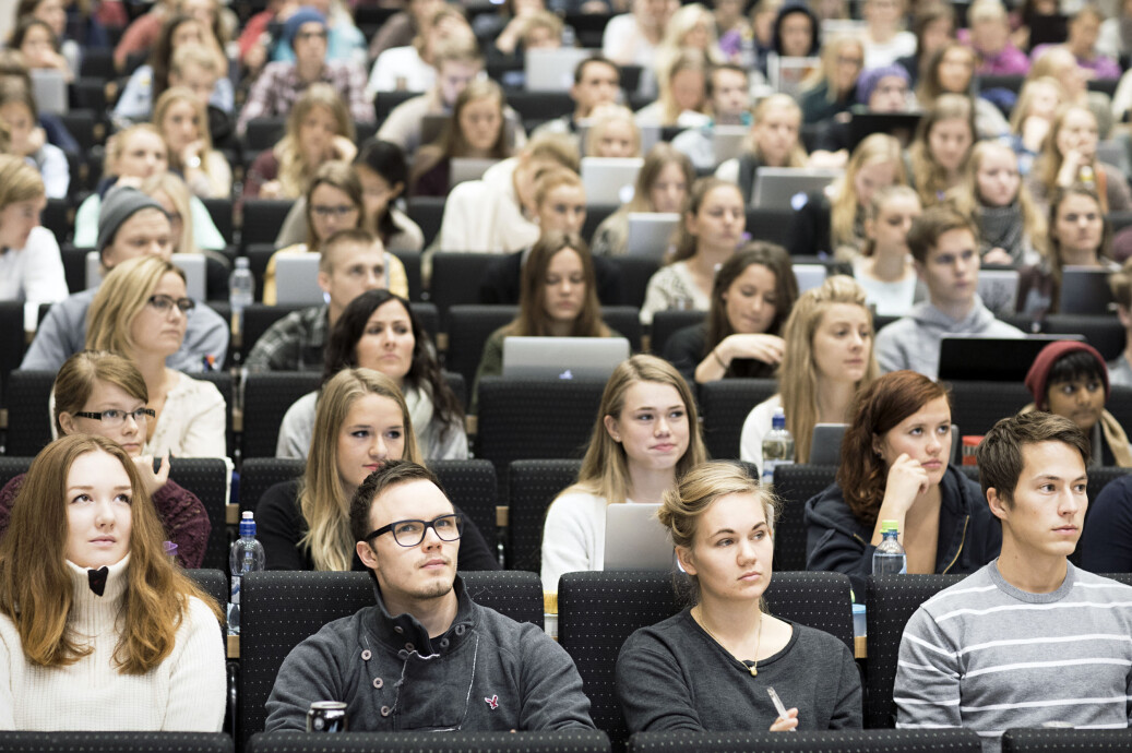 Studentene ved profesjonsstudiet i psykologi demonstrerte mot flytting av klinikkene. Illustrasjonsfoto fra en forelesning i 2013: SVT NTNU/Kim Ramberghaug Studentene ved profesjonsstudiet i psykologi demonstrerte mot flytting av klinikkene. Illustrasjonsfoto fra en forelesning i 2013: SVT NTNU/Kim Ramberghaug