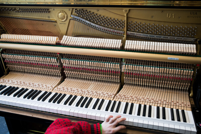 Det er variasjon i studentene som går på pianostemmerlinja. Noen har musikkutdanning fra før av, mens andre kommer rett fra videregående. Foto: Skjalg Bøhmer Vold Det er variasjon i studentene som går på pianostemmerlinja. Noen har musikkutdanning fra før av, mens andre kommer rett fra videregående. Foto: Skjalg Bøhmer Vold