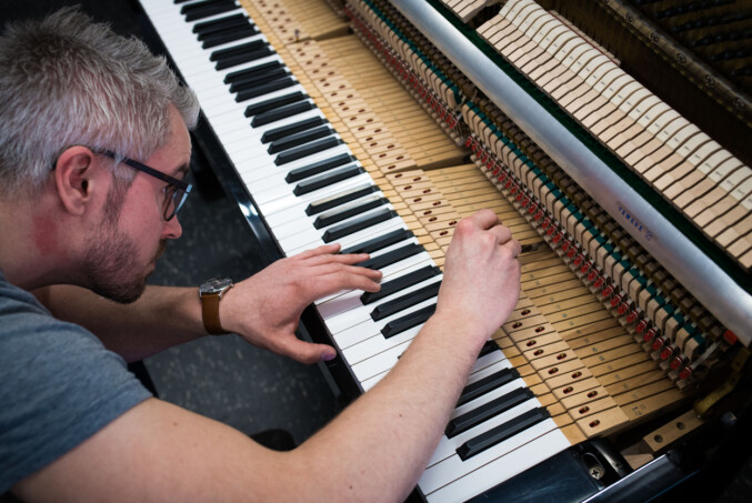 Det er et trangt nåløye for å komme inn på pianostemmerlinja på NMH. Av 55 søkere kom bare fem inn. Neste kull vil kun bestå av tre studenter. Foto: Skjalg Bøhmer Vold Det er et trangt nåløye for å komme inn på pianostemmerlinja på NMH. Av 55 søkere kom bare fem inn. Neste kull vil kun bestå av tre studenter. Foto: Skjalg Bøhmer Vold