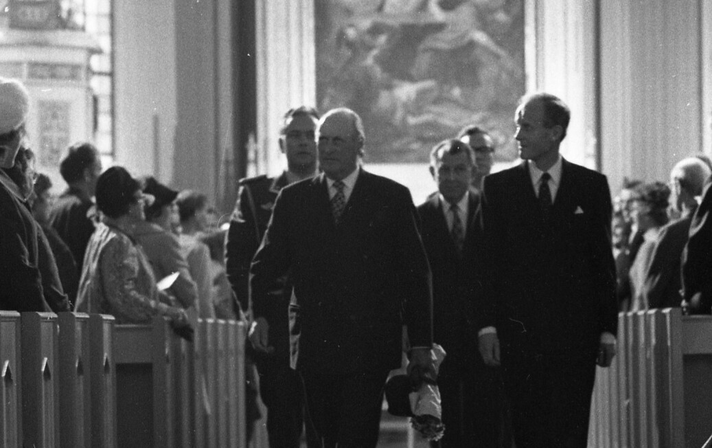 Kong Olav V sto for den offisielle åpninga av Universitetet i Tromsø høsten 1972. Her fra markeringa i Domkirken. Foto: UiT Kong Olav V sto for den offisielle åpninga av Universitetet i Tromsø høsten 1972. Her fra markeringa i Domkirken. Foto: UiT