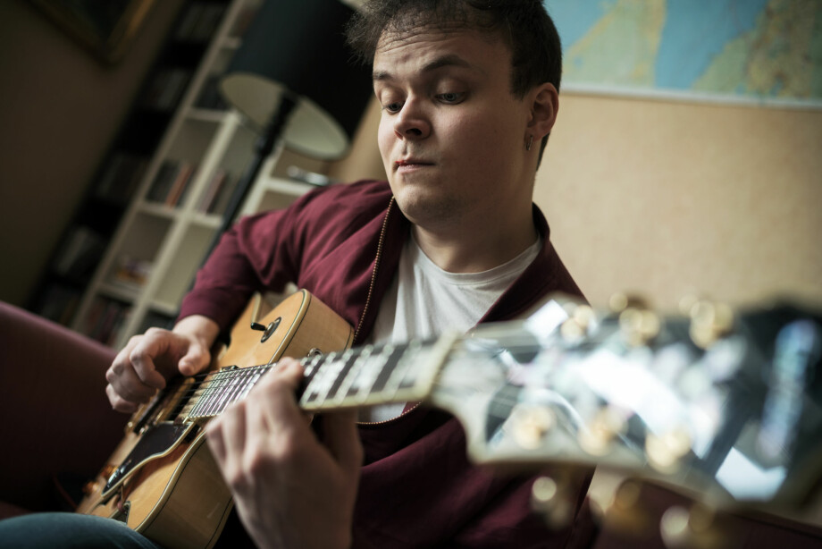 Per Alexander Fossheim Johansen studerer populærmusikk på Westerdals. Foto: Ketil Blom Haugstulen