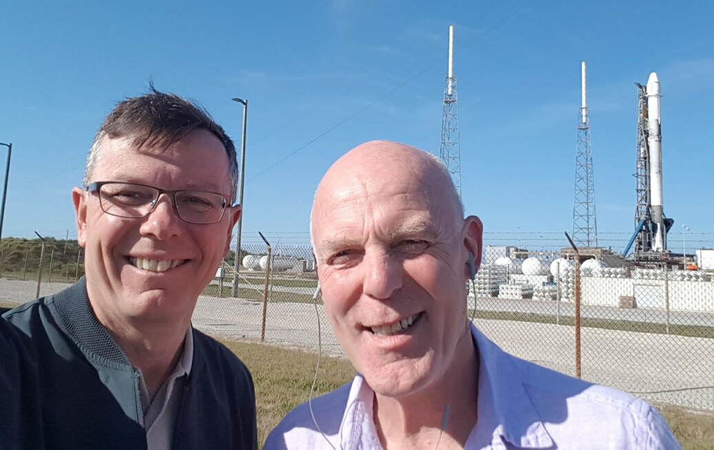 Rektor ved Universitetet i Bergen, Dag Rune Olsen (t.v.) og professor Nikolai Østgaard deler en rakettselfie bare timer før oppskytingen fra Kennedy Space Centre i Florida på kvelden 2.april. Foto: Dag Rune Olsen Rektor ved Universitetet i Bergen, Dag Rune Olsen (t.v.) og professor Nikolai Østgaard deler en rakettselfie bare timer før oppskytingen fra Kennedy Space Centre i Florida på kvelden 2.april. Foto: Dag Rune Olsen