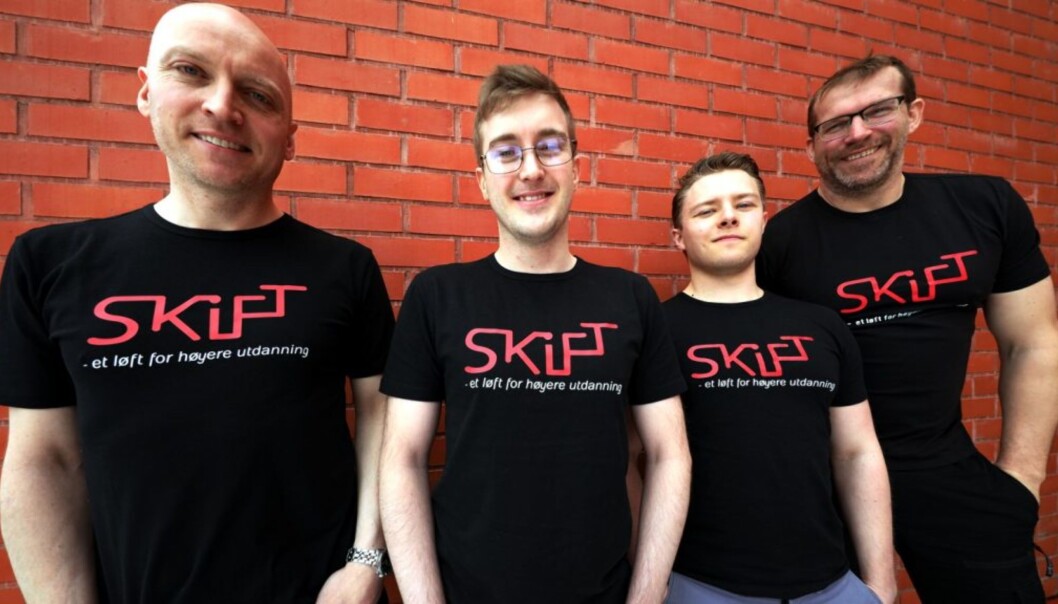 Førsteamanuensis Per Kristian Rekdal (f.v.), student Erik Langelo, student Even Molland og sivilingeniør Bård-Inge Pettersen er med i SKIFT-bevegelsen. Foto: Arild J. Waagbø Førsteamanuensis Per Kristian Rekdal (f.v.), student Erik Langelo, student Even Molland og sivilingeniør Bård-Inge Pettersen er med i SKIFT-bevegelsen. Foto: Arild J. Waagbø