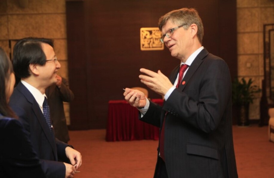 UiO-rektor Svein Stølen ebnyttet Kina-turen til besøk hos rektor Zhaohui Wu ved Zheijiang University. Foto: UiO