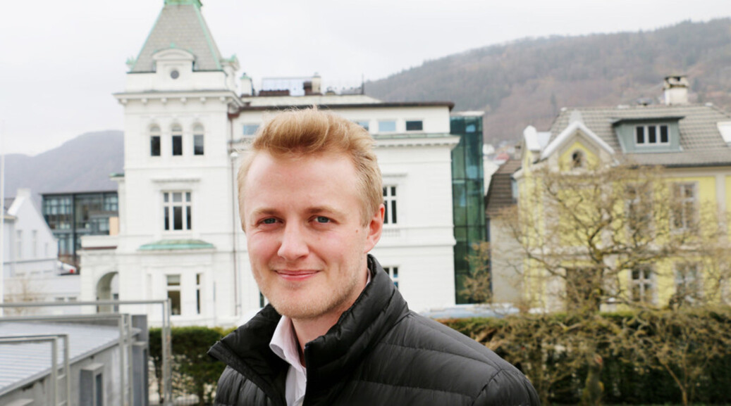 Håkon Randgaard Mikalsen er fra Hamar og har bodd seks år i Bergen, der han har studert historie, sammenliknende politikk og religionsvitenskap. Foto: Njord V. Svendsen Håkon Randgaard Mikalsen er fra Hamar og har bodd seks år i Bergen, der han har studert historie, sammenliknende politikk og religionsvitenskap. Foto: Njord V. Svendsen