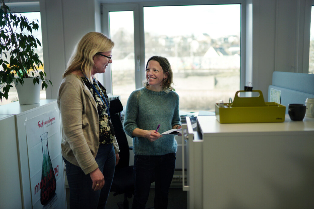 Janicke Giæver og Inger Austrem i Forskningsrådet har et heller blandet forhold til kontor i landskap. Foto: Ketil Blom Haugstulen Janicke Giæver og Inger Austrem i Forskningsrådet har et heller blandet forhold til kontor i landskap. Foto: Ketil Blom Haugstulen